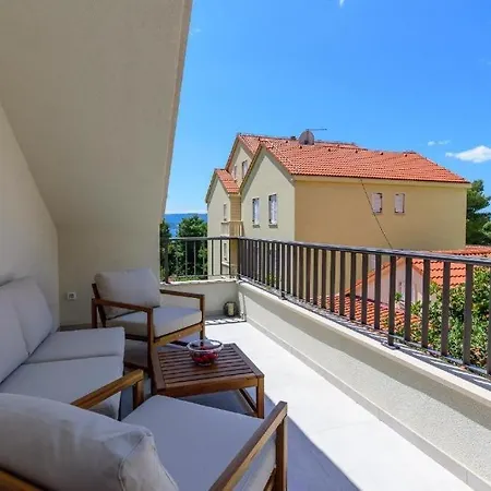 With Wifi Bol, Brac - 23862 Apartment