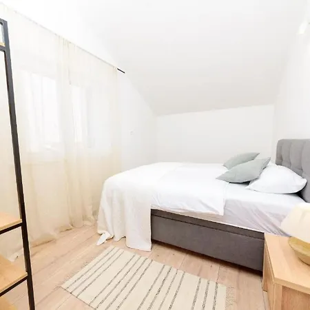 Apartment With Wifi Bol, Brac - 23862 *